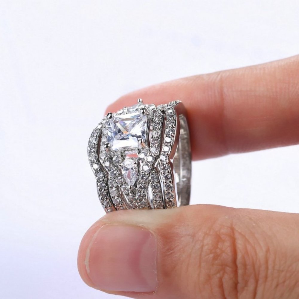 *NEW 18K White Gold Princess Cut Diamond 3PC Ring - Picture 5 of 15